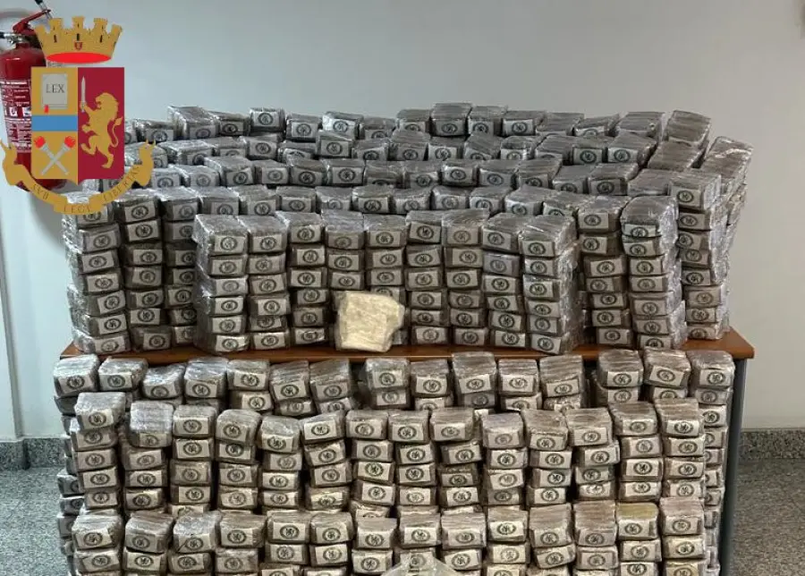 Fonte Nuova, ingente quantitativo di droga sequestrato dalla Polizia di Stato. Arrestato un uomo di 36 anni 