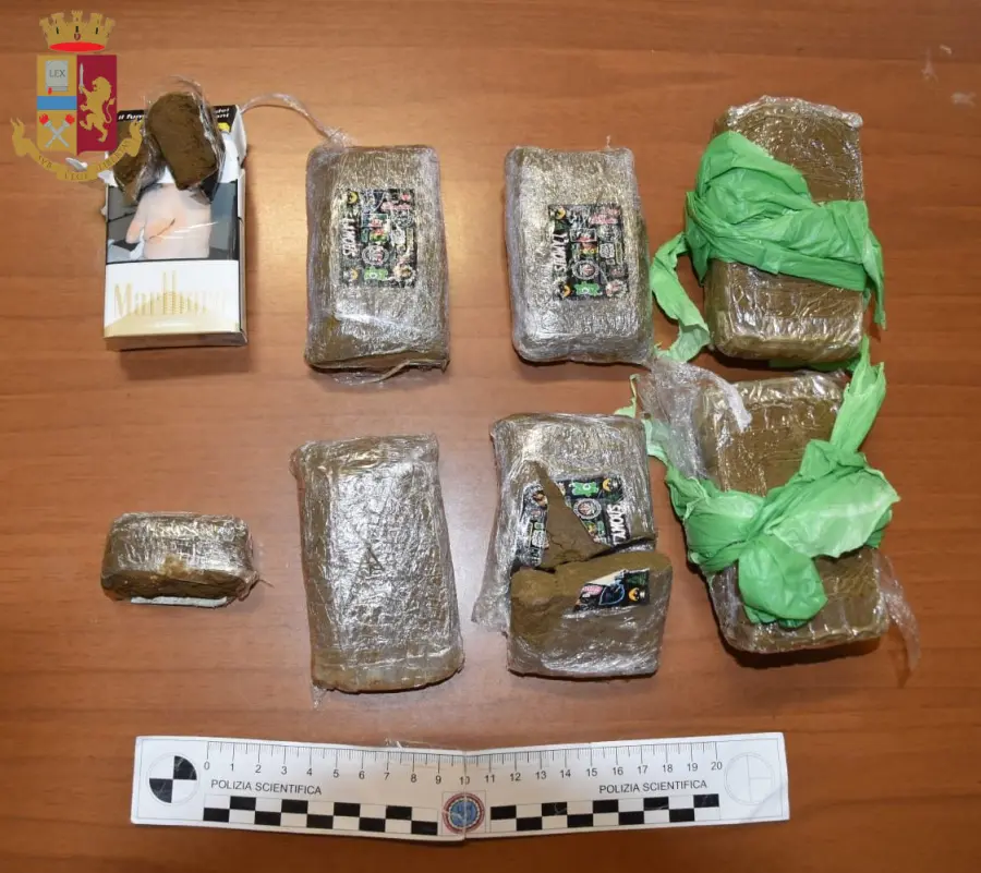 Civitavecchia, trovato in possesso di oltre 850 grammi di hashish: 35enne arrestato dalla Polizia di Stato