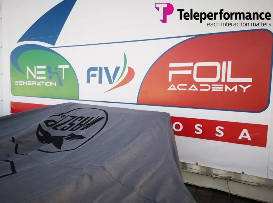 La FIV Foil Academy arriva a Taranto: Teleperformance sostiene il Circolo velico Ondabuena