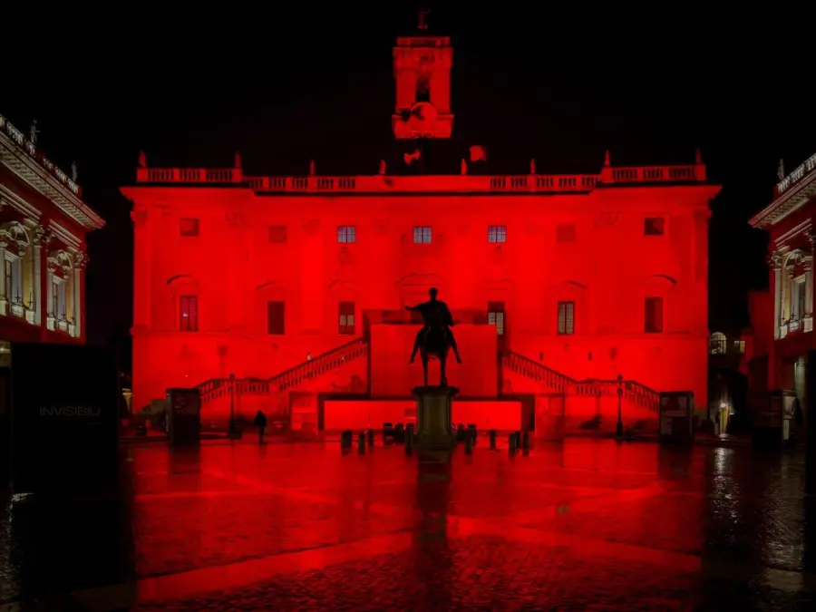 Acea illumina di rosso Comune di Roma e Regione Lazio  contro la violenza sulle donne (FOTO)