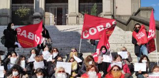 Oltre 100 maestre precarie assediano il Campidoglio Oltre 100 maestre precarie assediano il Campidoglio