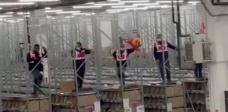 Zara Castel Giubileo, lavoratori scesi dagli scaffali. La prossima settimana USB incontra in Prefettura l’azienda: “No alla chiusura del magazzino” Zara Castel Giubileo, lavoratori scesi dagli scaffali. La prossima settimana USB incontra in Prefettura l’azienda: "No alla chiusura del magazzino"