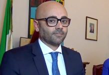 De Santis (LcR): “Su assunzione tecnici per la gestione PNRR poca trasparenza da parte di Città Metropolitana e Roma Capitale” Governo, De Santis (LRaggiEcologia&Innovazione): "Notizie su rapporti Salvini-Russia inquietanti, il leader leghista renda conto ai cittadini"