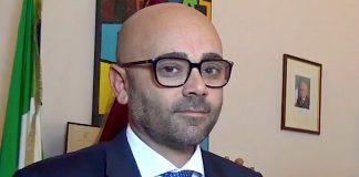 Municipi, De Santis (LcR): “Uffici capitolini confermano illegittimità nomine conferite dai Presidenti di Municipio” Governo, De Santis (LRaggiEcologia&Innovazione): "Notizie su rapporti Salvini-Russia inquietanti, il leader leghista renda conto ai cittadini"