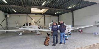 Traffico di clandestini con jet privati: Polizia di Stato esegue mandati d’arresto per un italiano residente a Roma e quattro egiziani (FOTO)